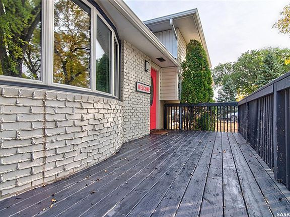 3rd image of 130 Walden Cres