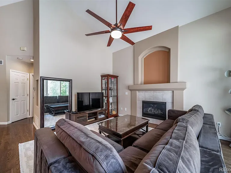 1011 S Valentia St #81 — Photo 6