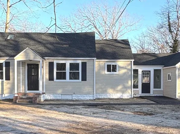 4 W Lakeshore Dr, Browns Mills, NJ 08015