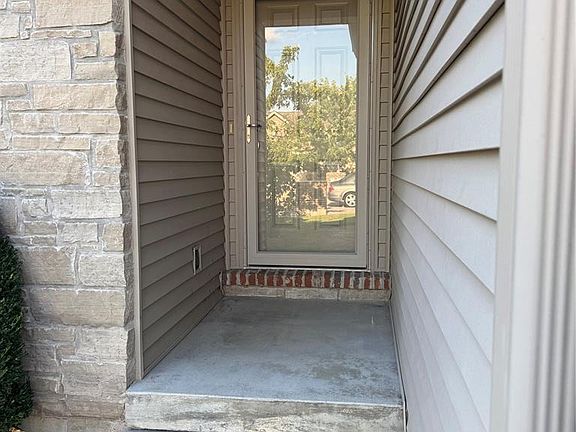 3rd image of 909 Q Ave