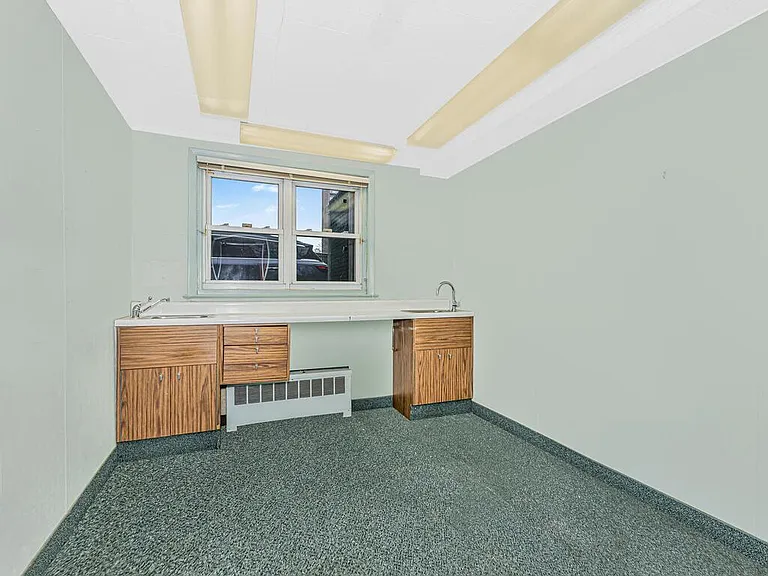 3060 Roberts Ave — Photo 9