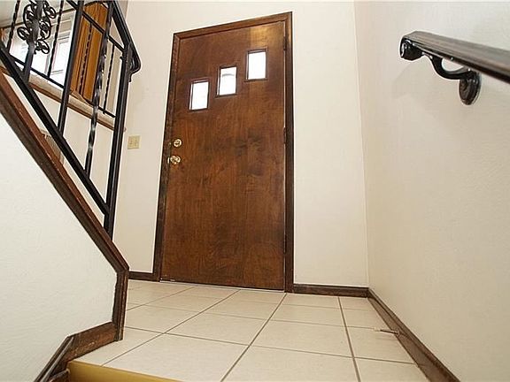 2nd image of 953 Rolling Meadows Dr