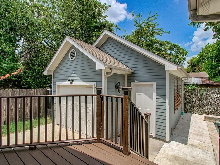 1012 Robbie St — Photo 37