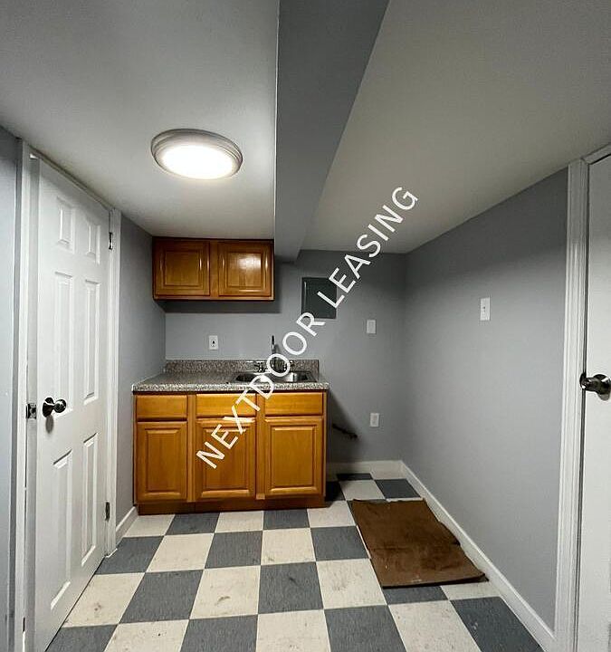 1st image of 8 Saint Pauls Ave #B2m