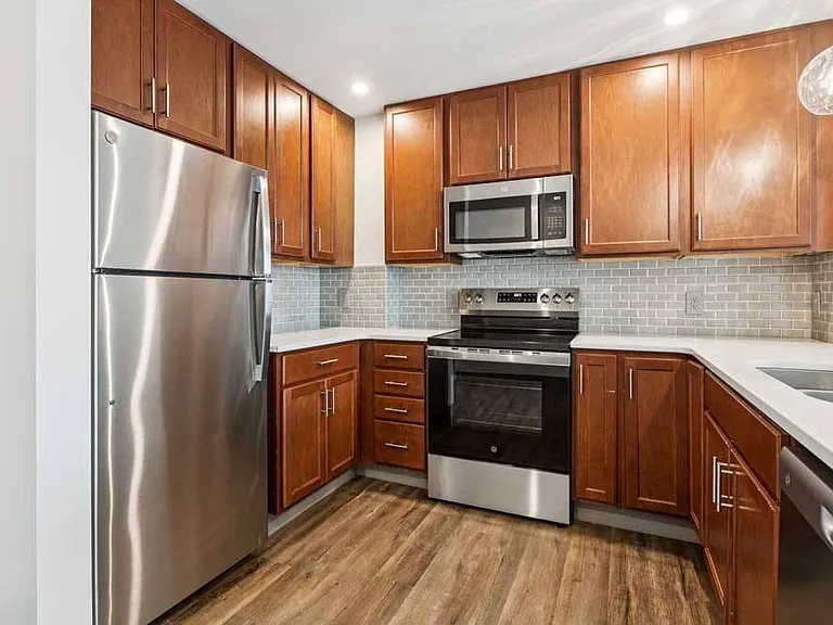 Midtown Crossing Apartments — Photo 51