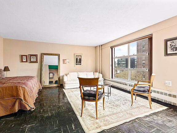3rd image of 80 La Salle St APT 9E