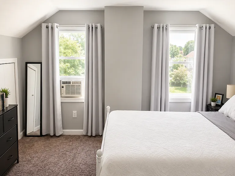 5311 Chandler Ave — Photo 2
