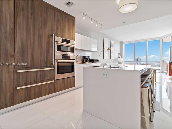 5th image of 851 NE 1st Ave #3006