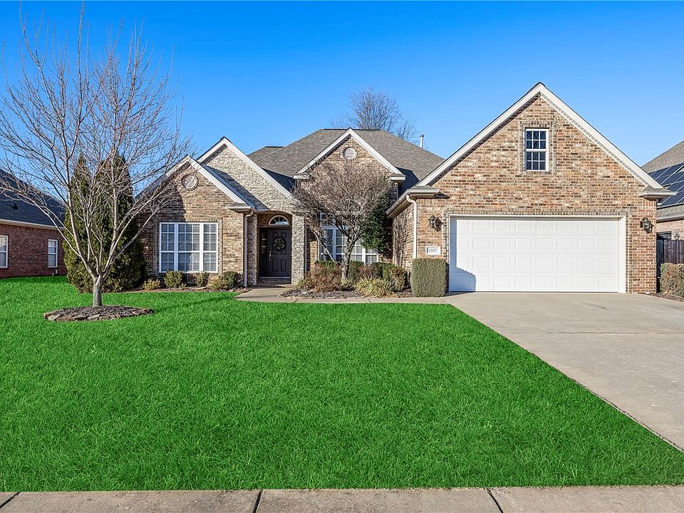 1st image of 4007 W Lyndale Dr