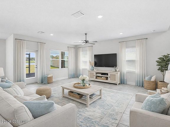 3rd image of 1092 Canfield Cir SE