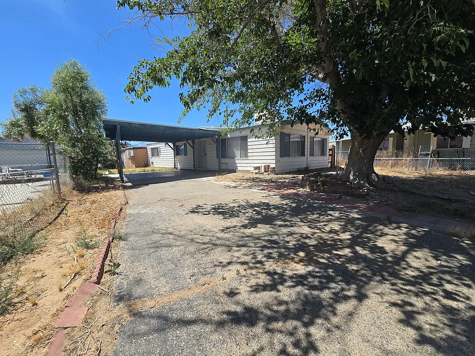 1631 N Chaparral Dr