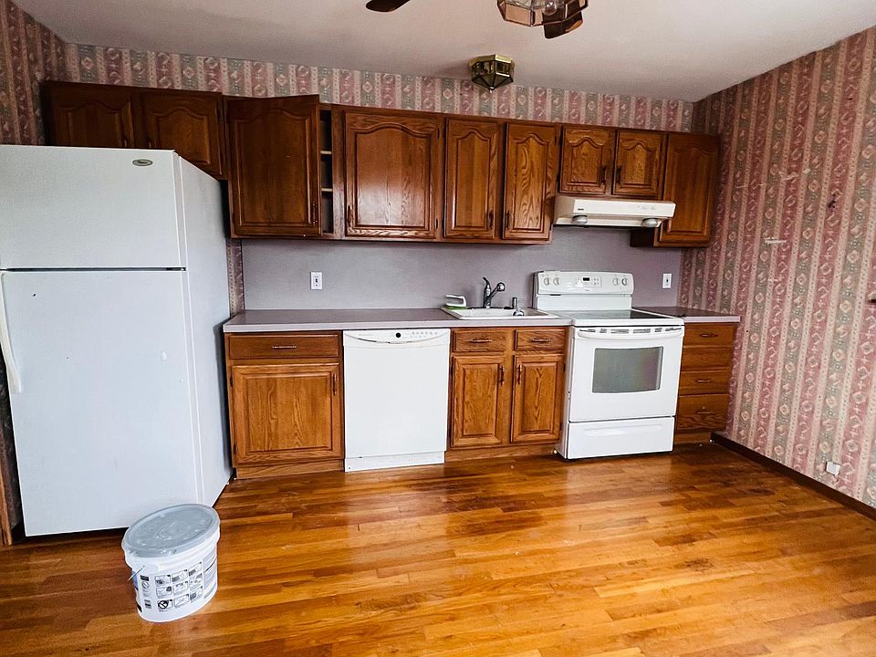 24 Hollyhock Rd 2, Levittown, NY 11756 Zillow