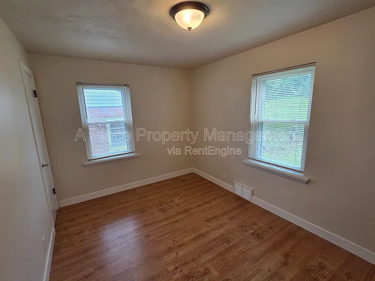 204 Hawkesbury Dr — Photo 6