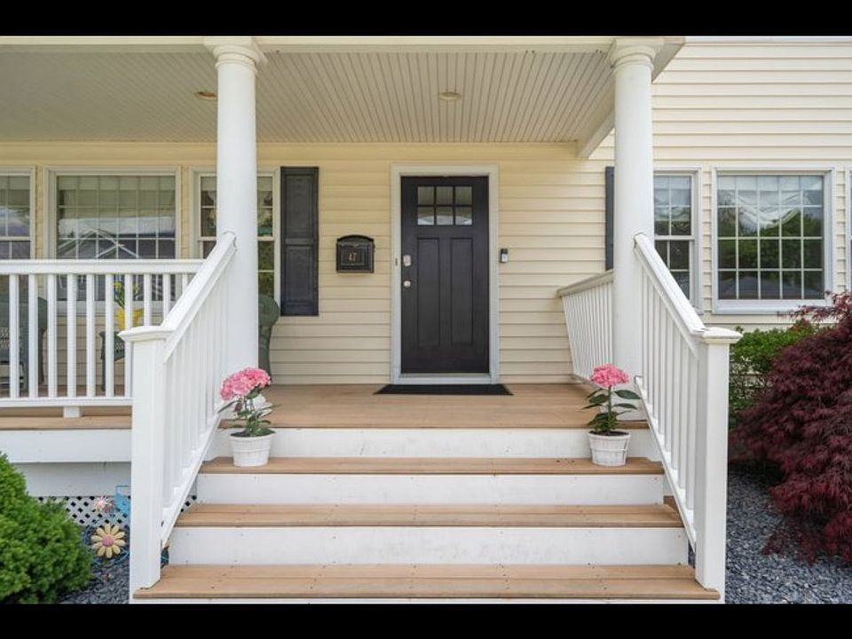1st image of 47 Syosset Cir