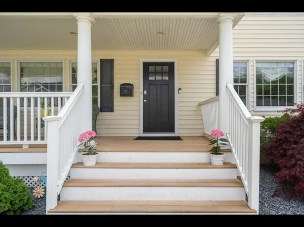 47 Syosset Cir, Syosset, NY 11791