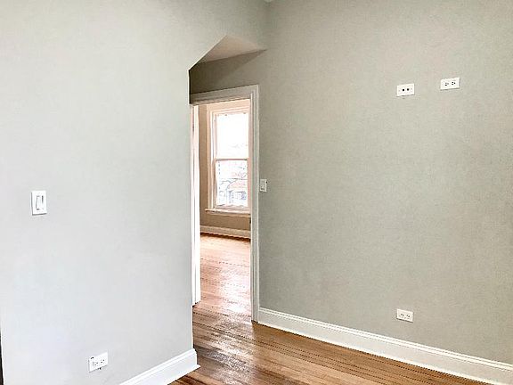 5th image of 3149 N Francisco Ave #2