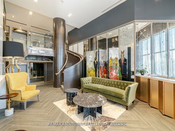 395 Dundas St W #105, Oakville, ON L6M 4L9
