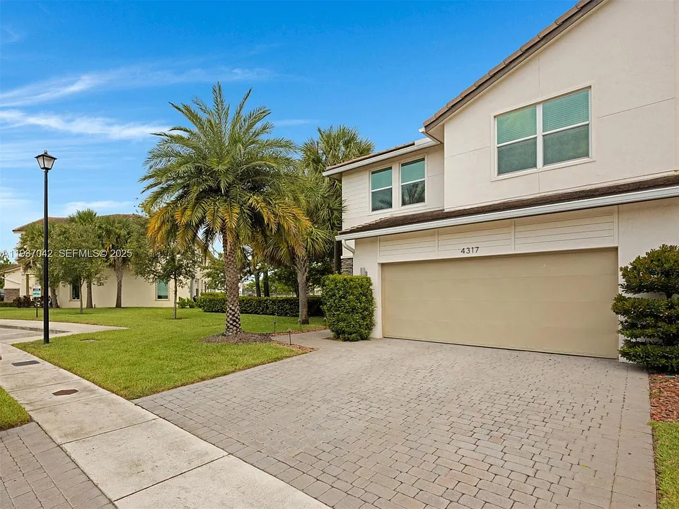 4317 Lago Vista Dr