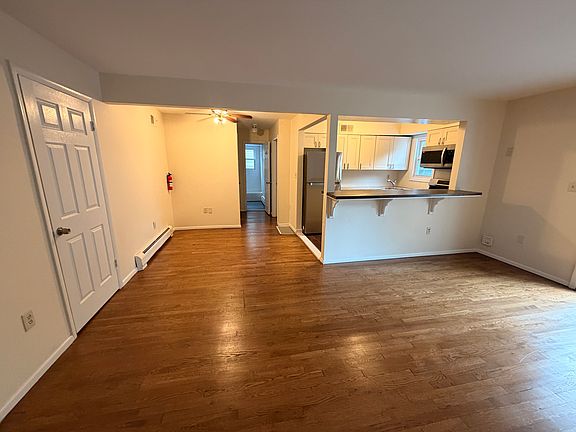 5th image of 349 Gorge Rd APT 2