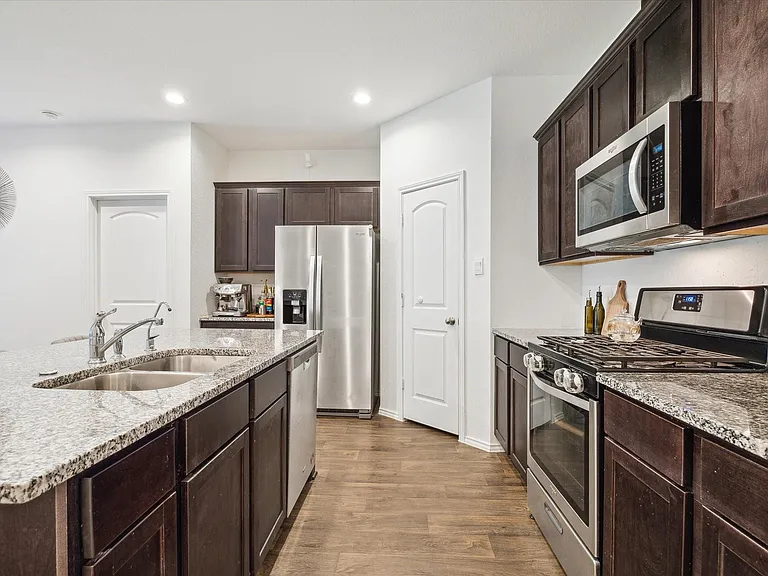 20209 Portbec Dr — Photo 5