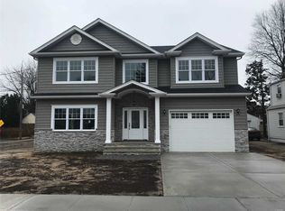 368 Wellington Rd S, Garden City, NY 11530