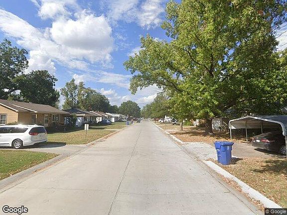 Exterior Neighborhood (street photo)