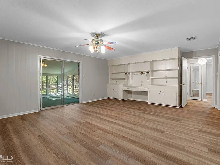 595 N Main St — Photo 14