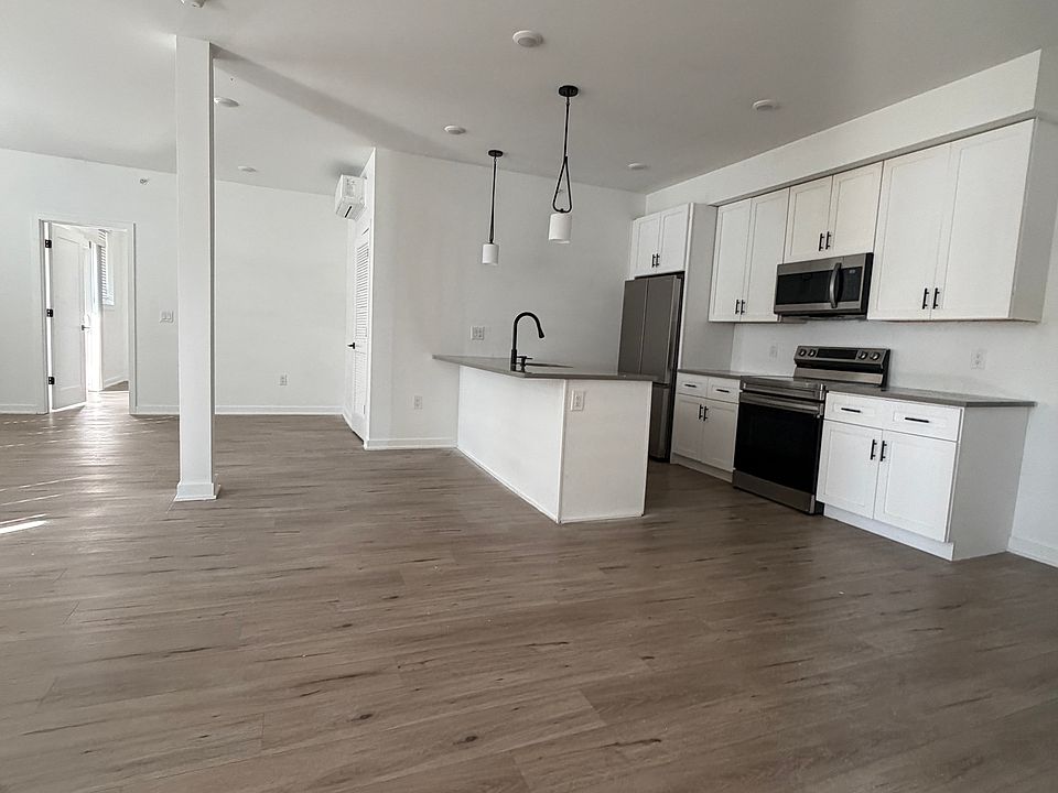 1st image of 22 E Rittenhouse St #2