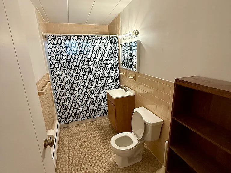 1 Maplewood Rd #202 — Photo 4