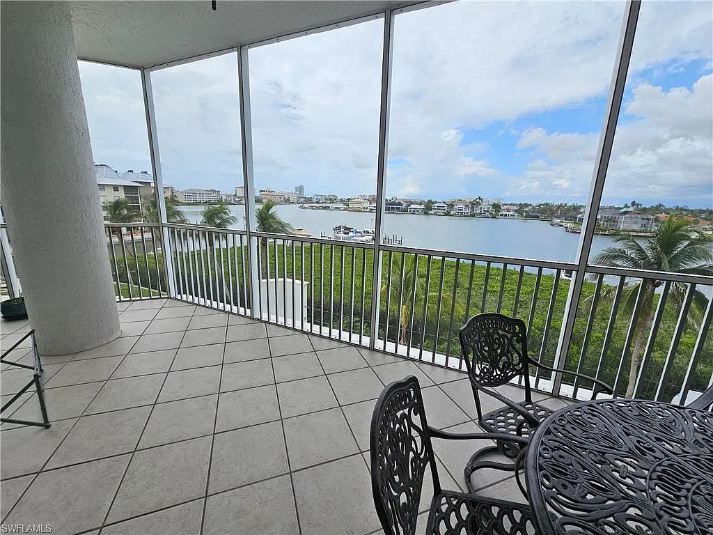 3 bed, 3.0 bath, 2034 sqft, $12,000 — Photo 2
