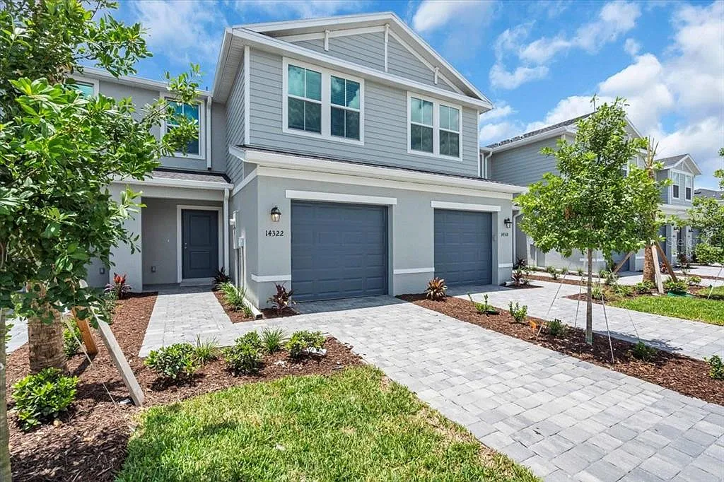 3 bed, 2.5 bath, 1347 sqft, $2,295 — Photo 4
