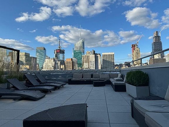 5th image of 50 W 34th St APT 15A04