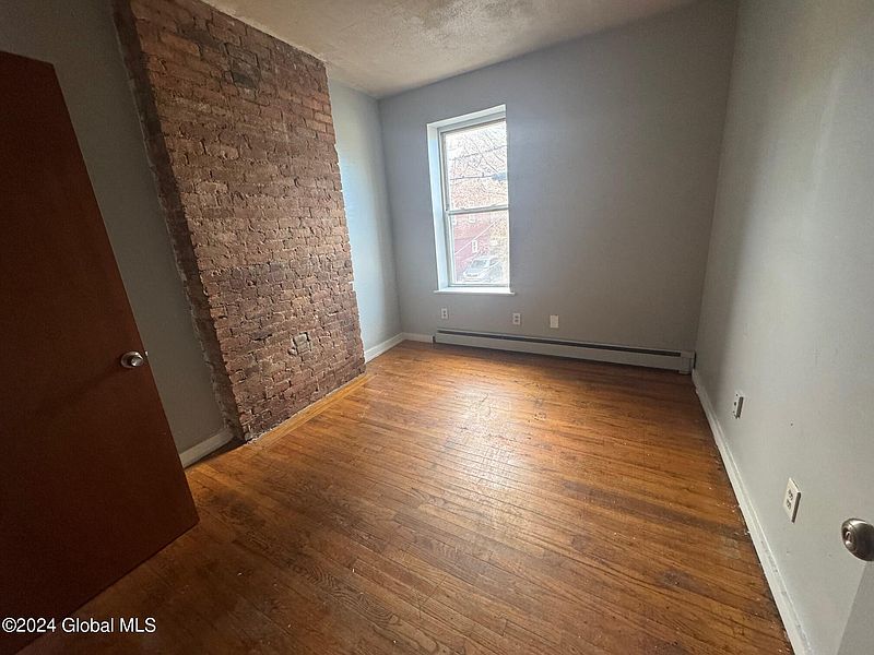 5th image of 30 Stephen Street