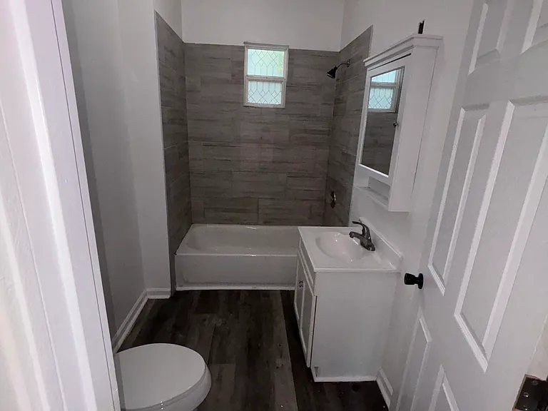 4147 Lake St — Photo 3