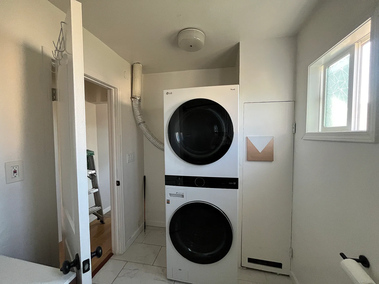 2 bed, 890 sqft, $2,800 — Photo 4