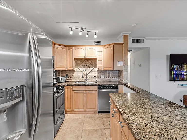 801 SW 133rd Ter #406K — Photo 6