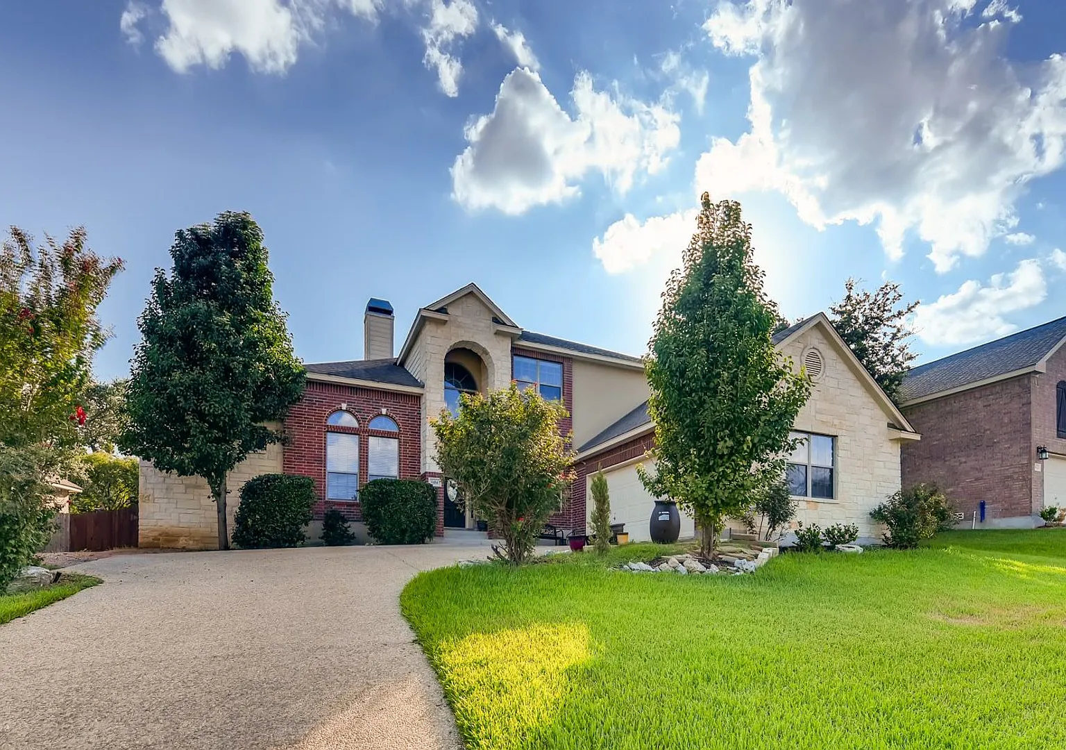 4BR/3.5 Bath Hilltop GEM in The Glen at Stone Oak — Photo 1