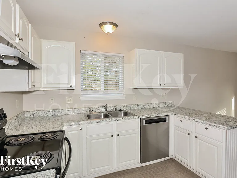 1400 Navaho Trl — Photo 8