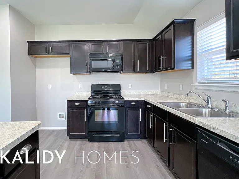 2928 Cider Mill Ln — Photo 10