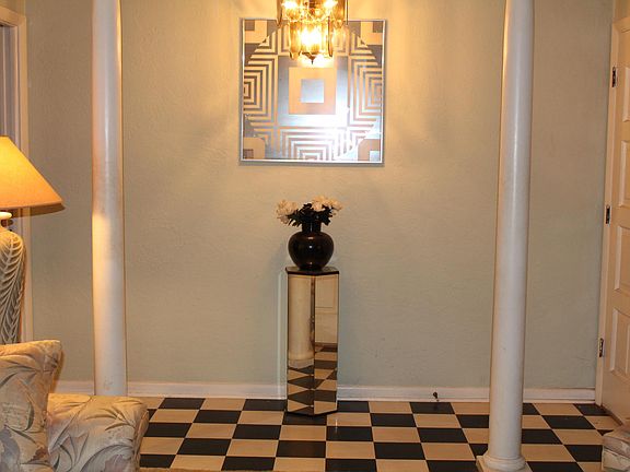 3rd image of 1317 Laurel Dr