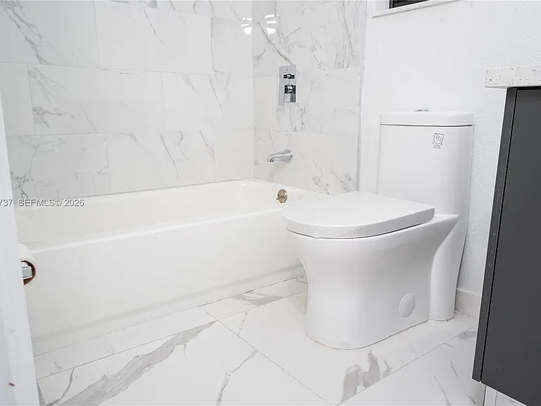 2522 NW 9th Pl — Photo 24