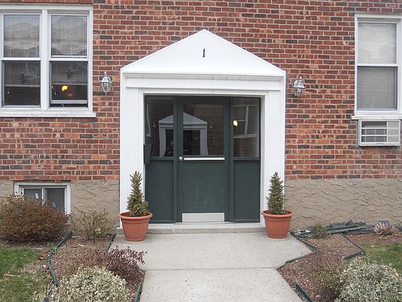 4th image of 840 Palisade Ave APT 1C