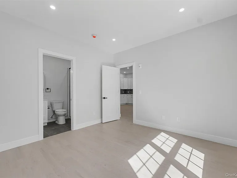 10 Market St #B — Photo 11