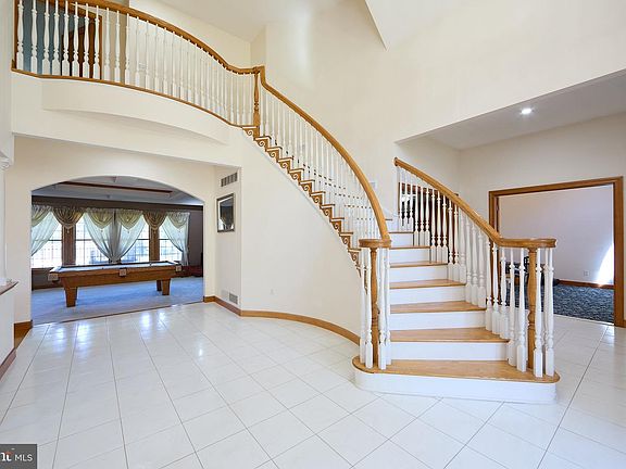 4th image of 22 Misty Ln