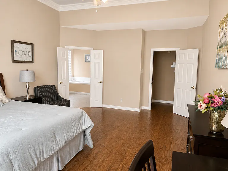 1314 Salado Dr — Photo 9