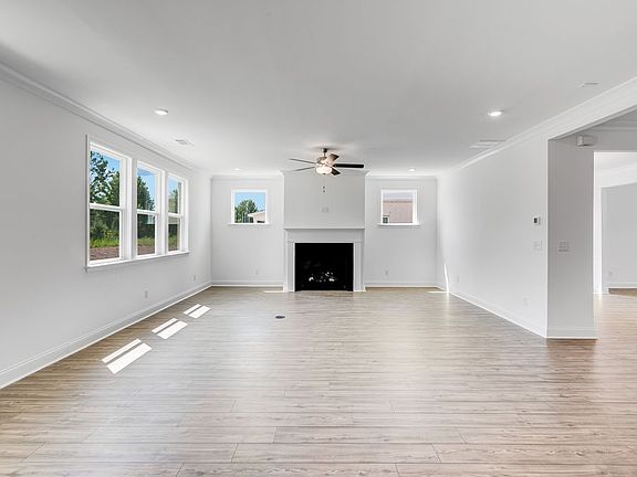 4th image of 122 Sheryl Way