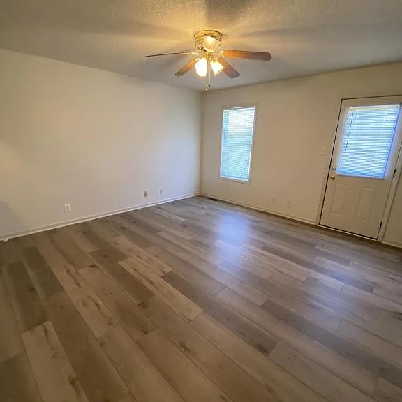251 Tree Line Dr — Photo 3