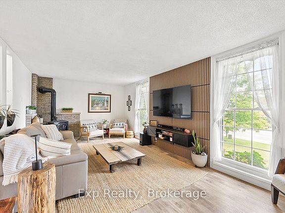 5th image of 26 Sherbourne St N
