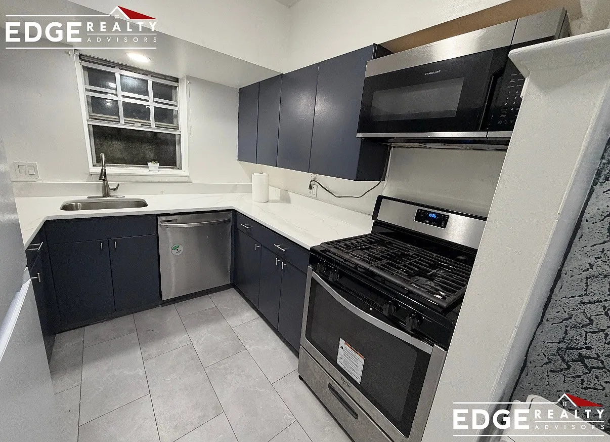 3 bed, 1050 sqft, $3,400 — Photo 1