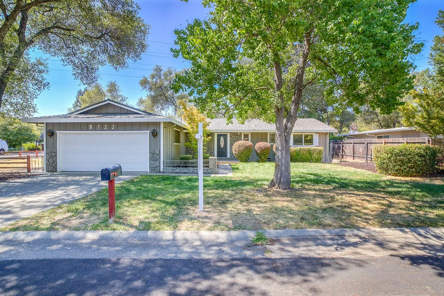8722 Pendleton Dr photo 1